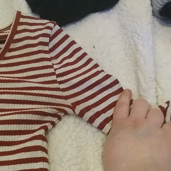 Top - Picture 2 of 4